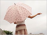 写真:外出中に急な雨が降ってきたとき
