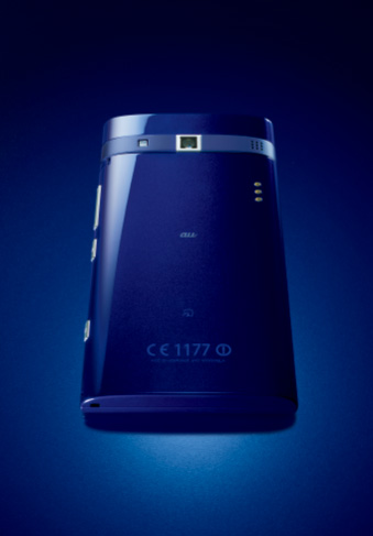 写真:手にフィットするラウンドフォルム