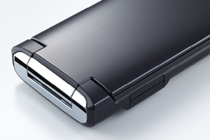 写真:金属感のある特徴的なデザイン