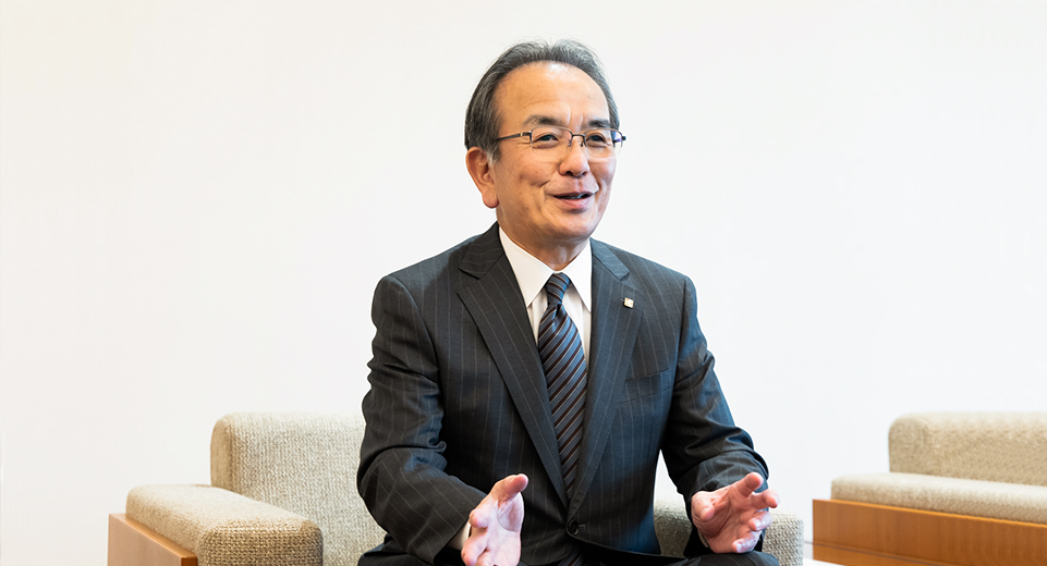 代表取締役社長 谷本秀夫