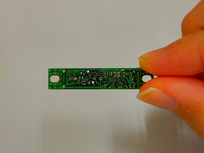 写真:「光学式流量計測用モジュール」(サイズ:40×8㎜)