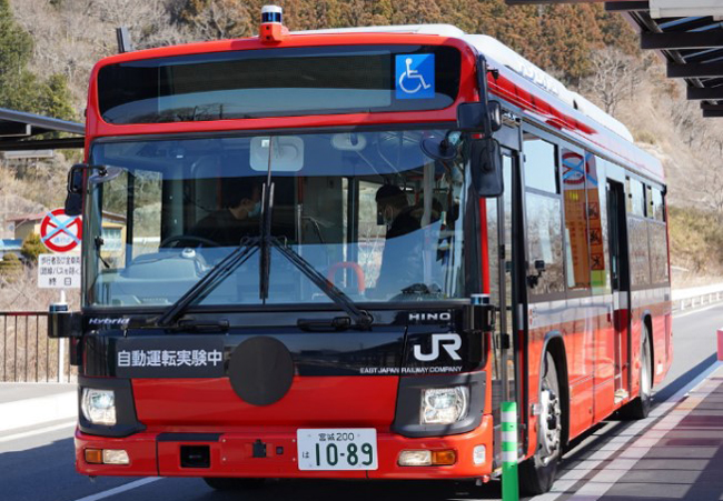 写真:BRT専用大型自動運転バス