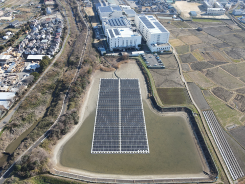 年間278トンのCO₂削減 枚方工場に隣接する最早池で水上設置型の太陽光発電設備が本格稼働
