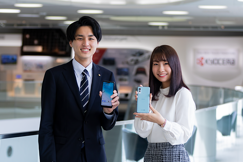 楽しい、安心、便利なスマートフォン、登場！