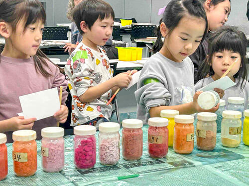 子どもたちの真剣なまなざしに