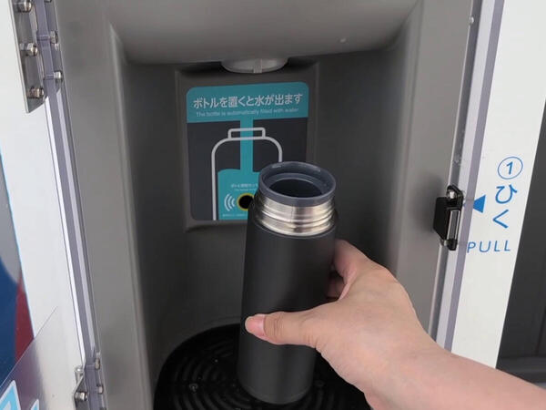 大阪・関西万博の給水スポットを体験