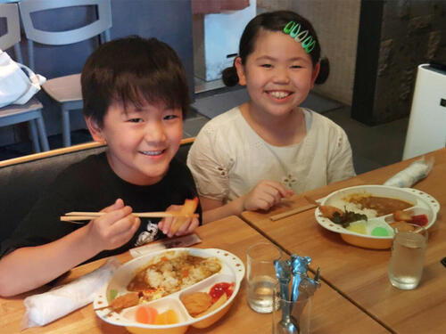 子どもたちに食事や交流の場を提供