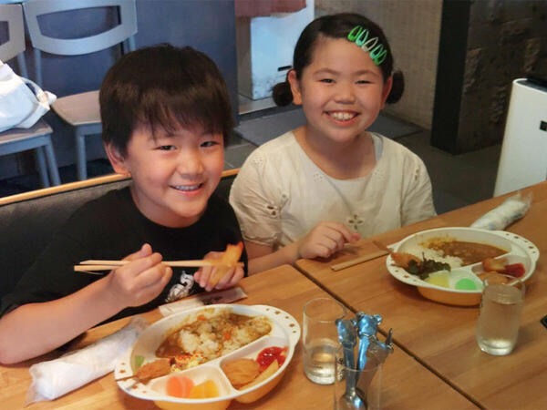 子どもたちに食事や交流の場を提供