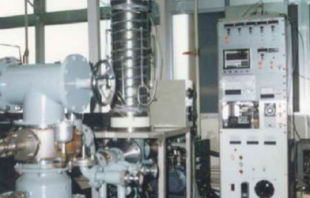 オリジナルに製作された初期の感光ドラムの成膜装置