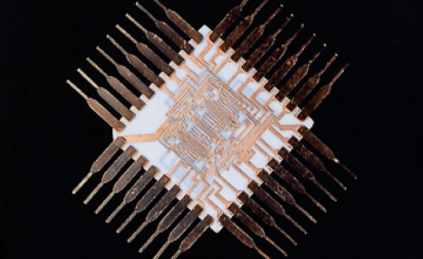 セラミック多層パッケージでの世界制覇