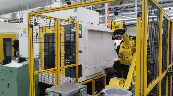 新モデルラインにはロボットも導入