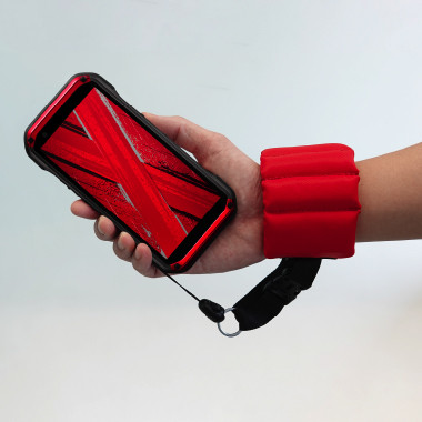 画像：フローティングストラップ、装着イメージ