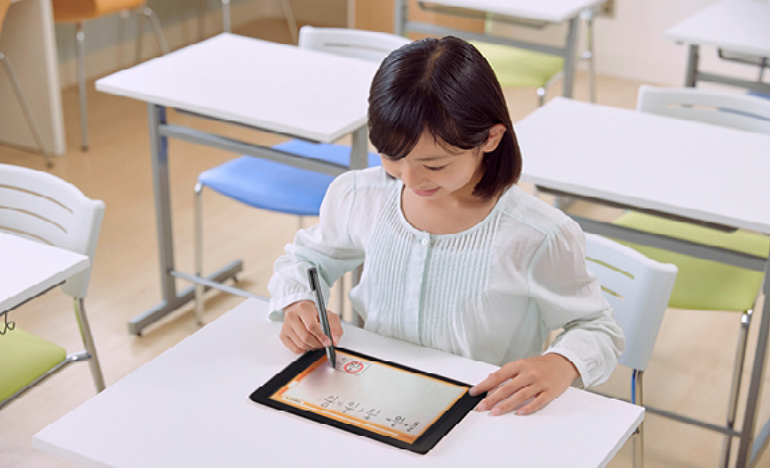 ビジネス向けモバイル端末（スマートフォン・ケータイ・タブレット・業務用無線機）｜製品情報（法人のお客様）｜京セラ