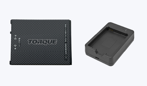 TORQUE G06用「電池パック」、「バッテリー充電器」も利用可能。