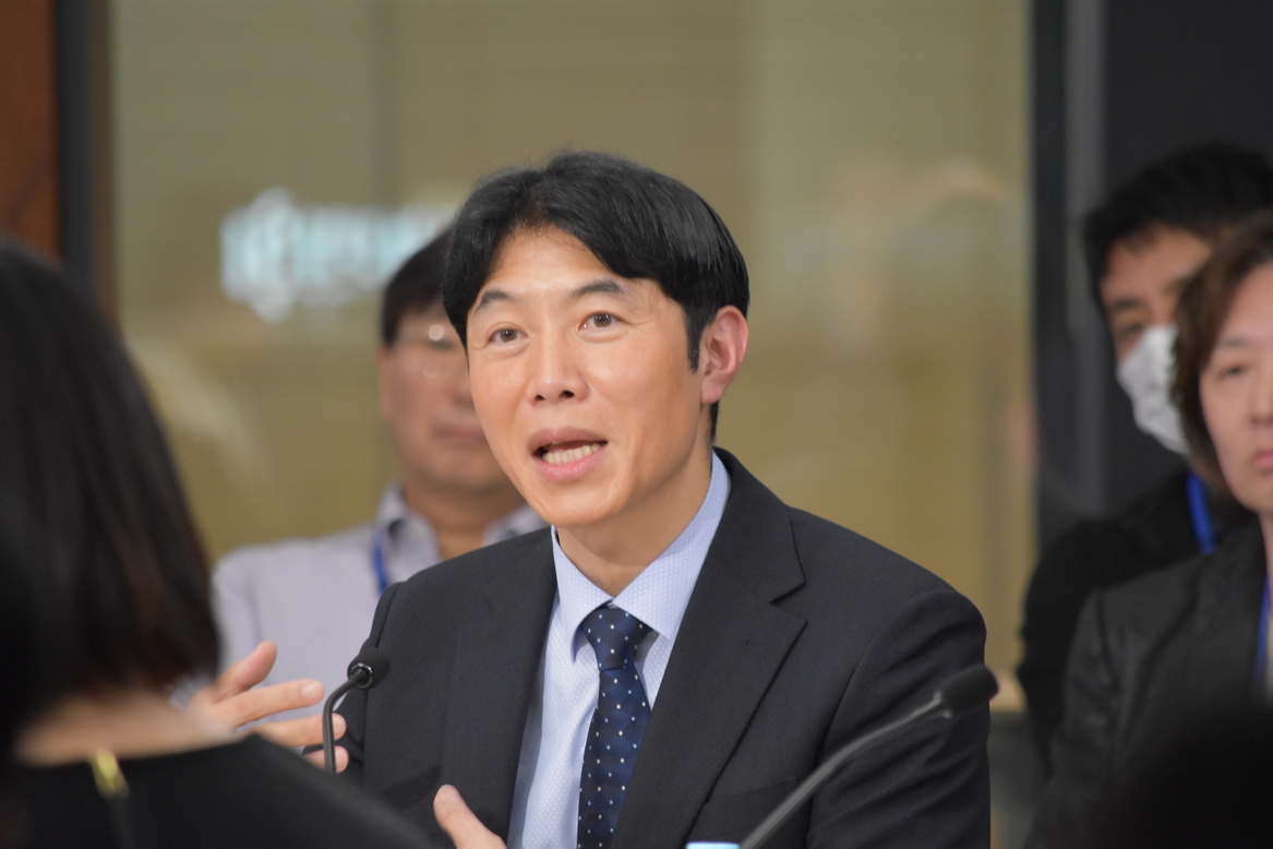 志津雅啓氏