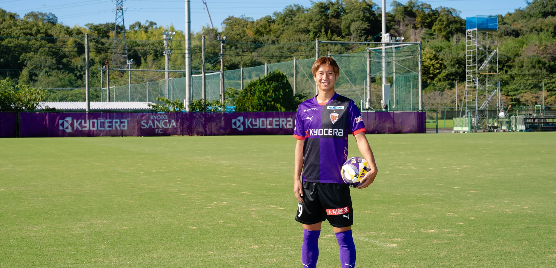 コートに立つ奥川雅也選手の写真