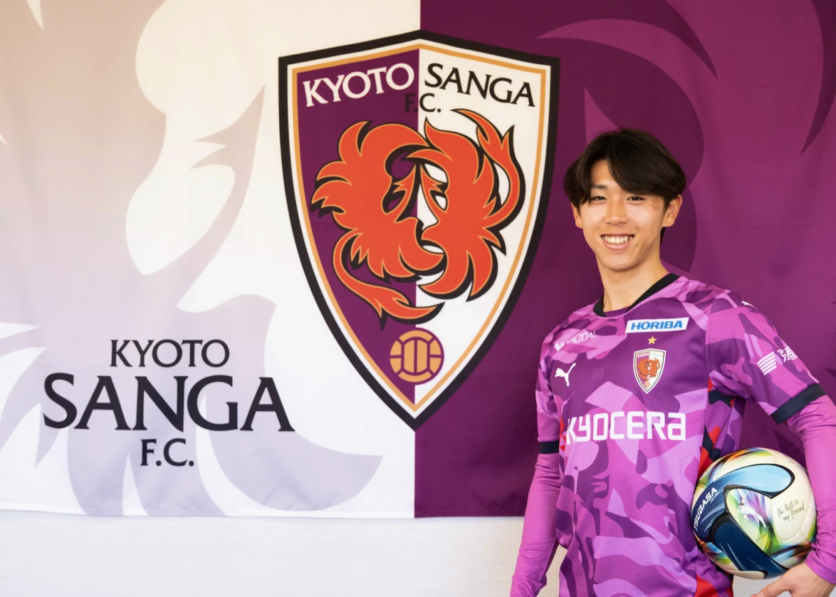 インタビューを受ける中野瑠馬選手の写真