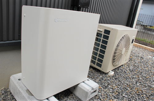 屋外設置された蓄電池