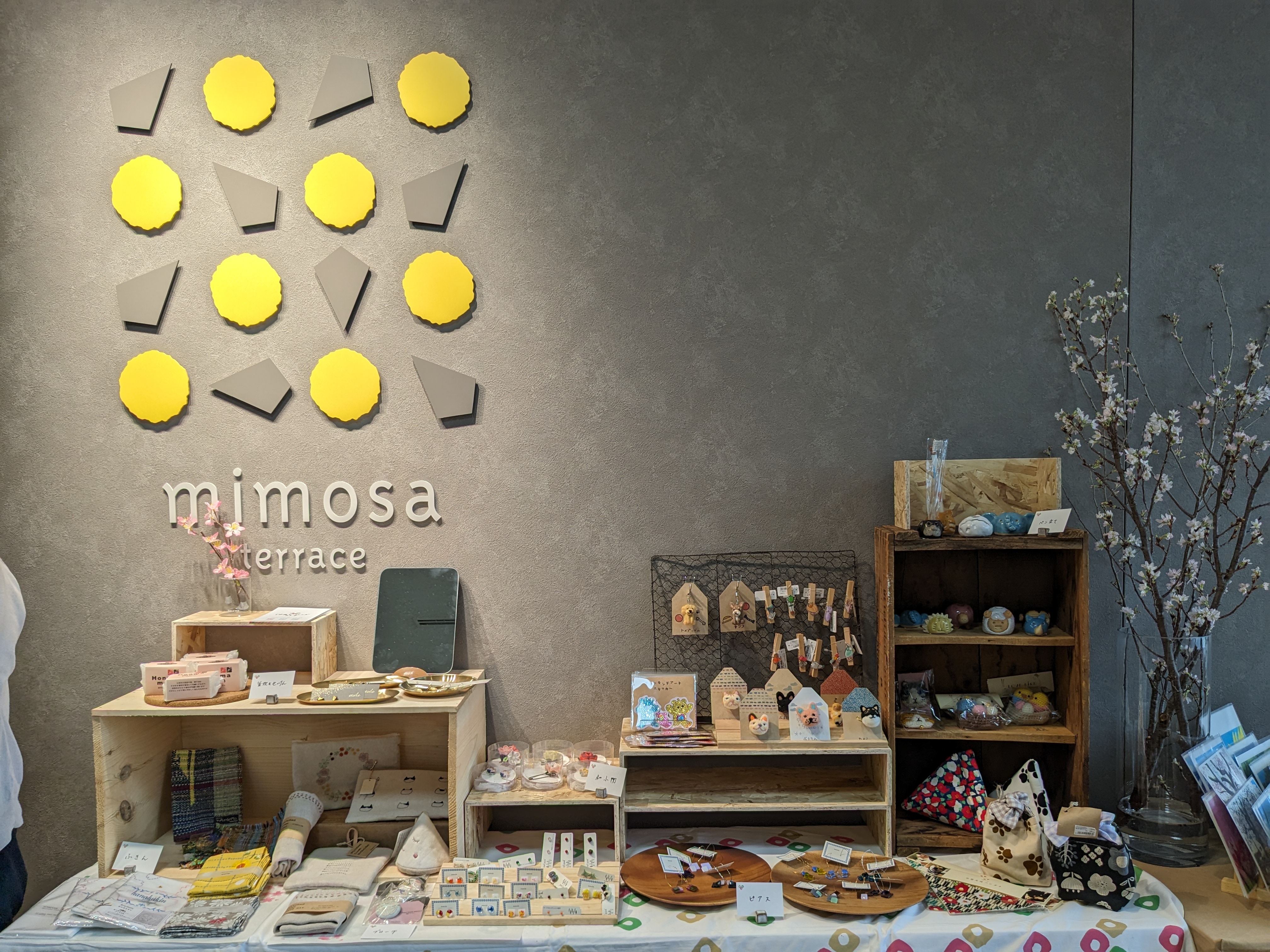 画像：雑貨等の展示ラインナップ