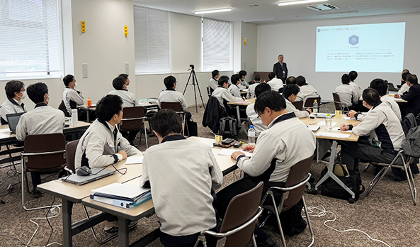 画像：マネジメント研修の様子
