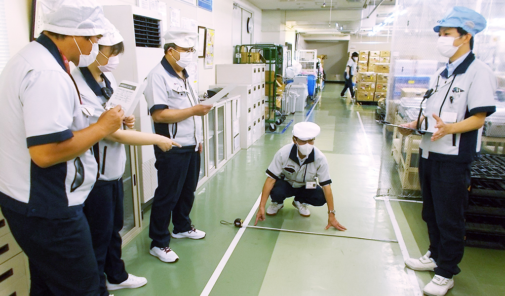 画像:5S評価者教育の現場説明(北海道北見工場)